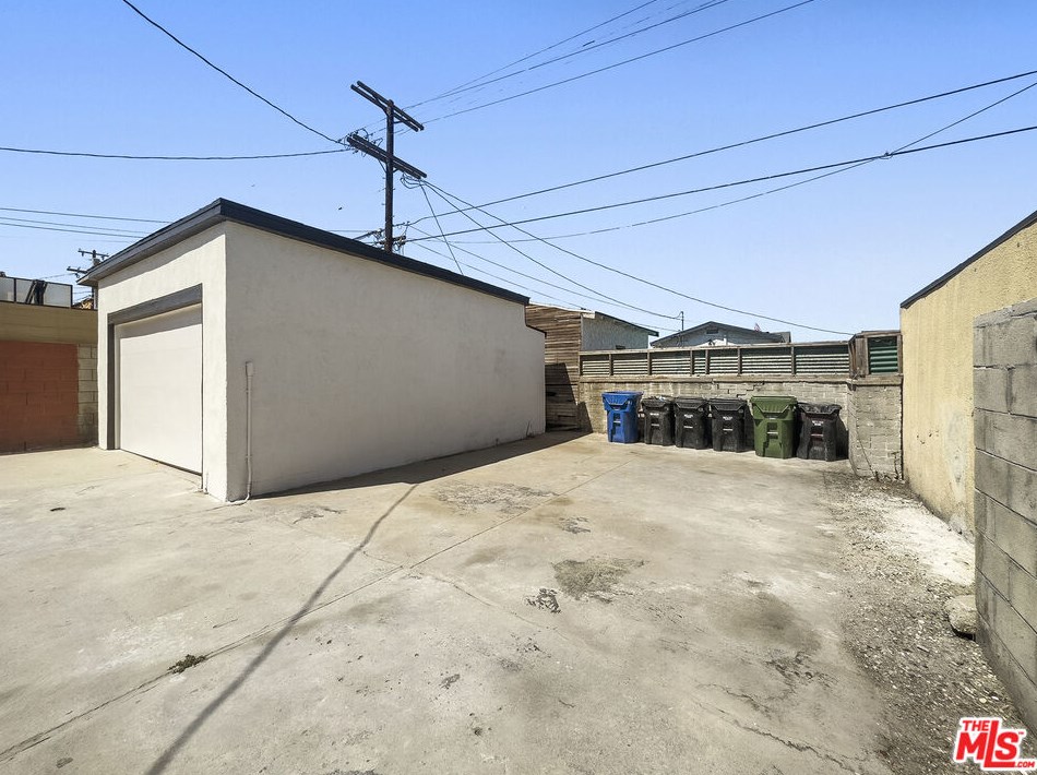 6727 2nd Ave, Los Angeles CA  90043-4401 exterior
