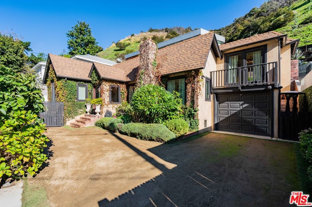1318 Beverly Glen Blvd, Los Angeles, CA 90024-5255