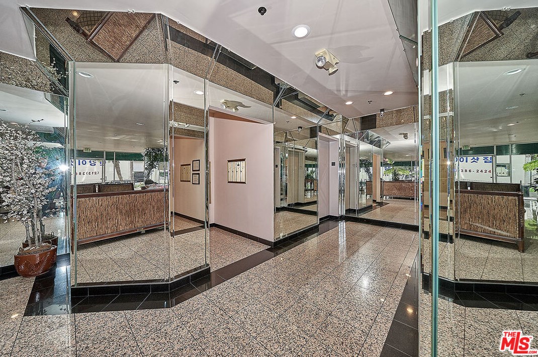 525 S Berendo St #416, Los Angeles, CA 90020