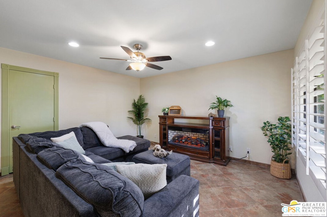 12950 Deodar Ave, Desert Hot Springs CA  92240-6653 exterior