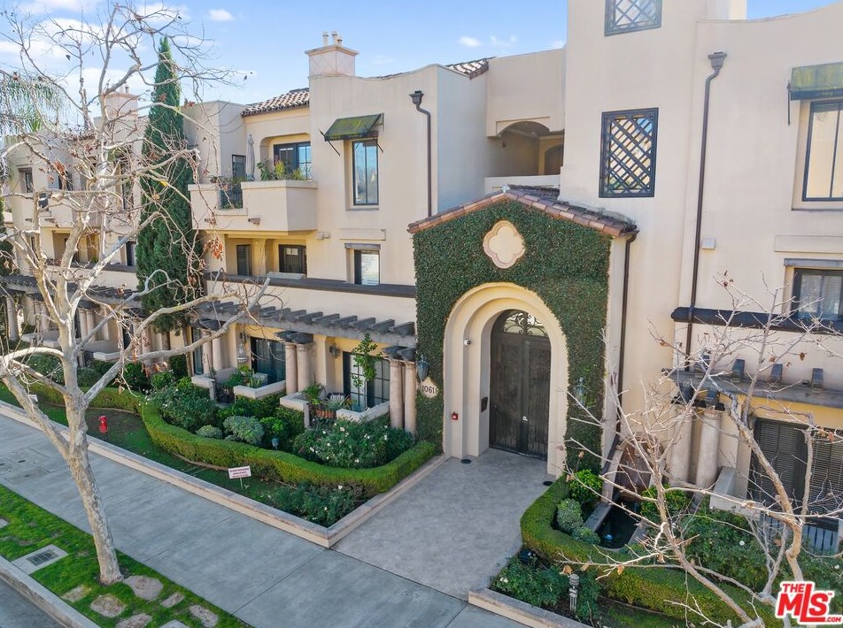 10618 Woodbridge St #105, North Hollywood, CA 91602