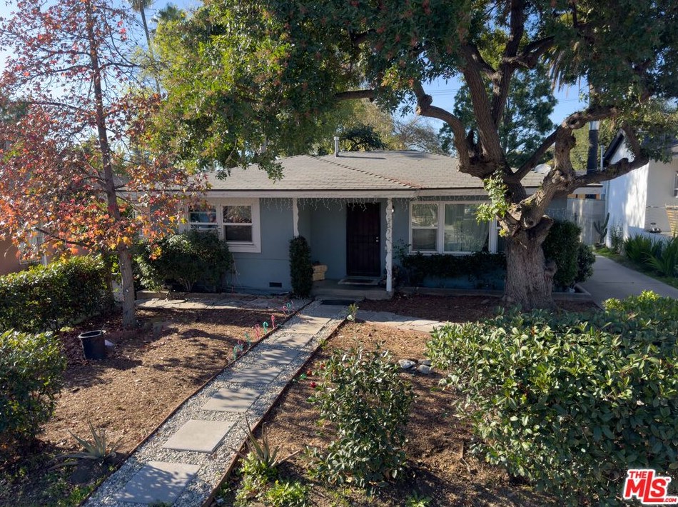 2533 Lincoln Ave, Altadena, CA 91001-5201
