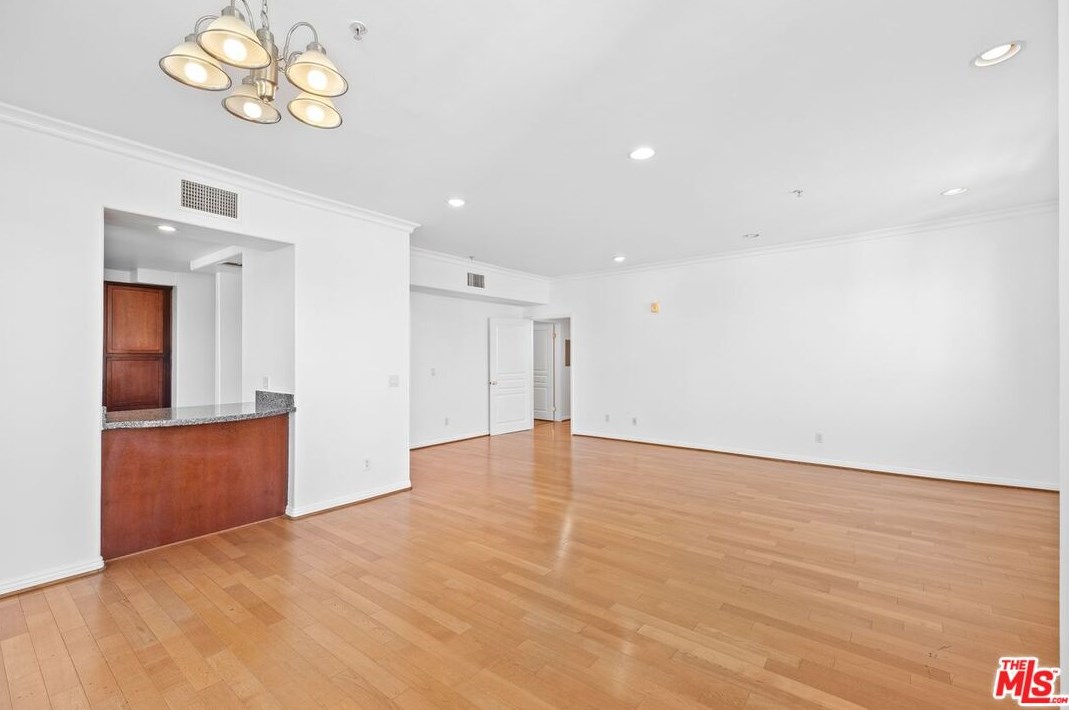 400 Cameron Pl #201, Glendale, CA 91207