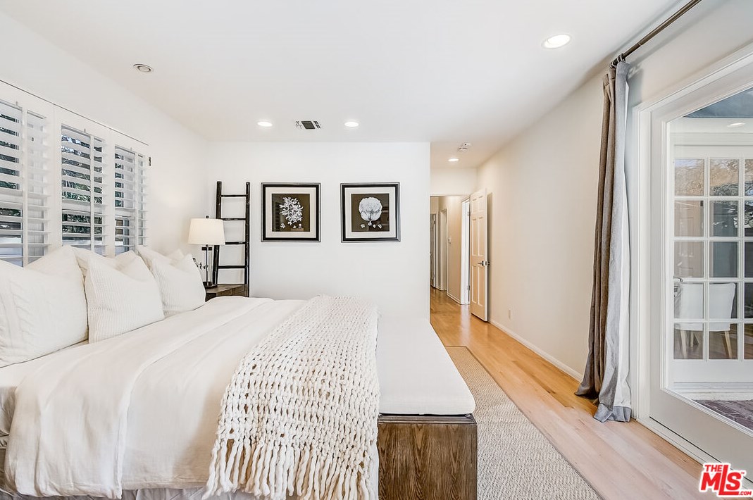 12627 Rose Ave, Los Angeles CA  90066-1519 exterior