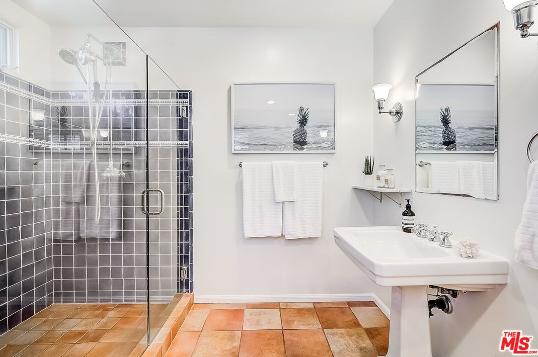 12627 Rose Ave, Los Angeles CA  90066-1519 exterior