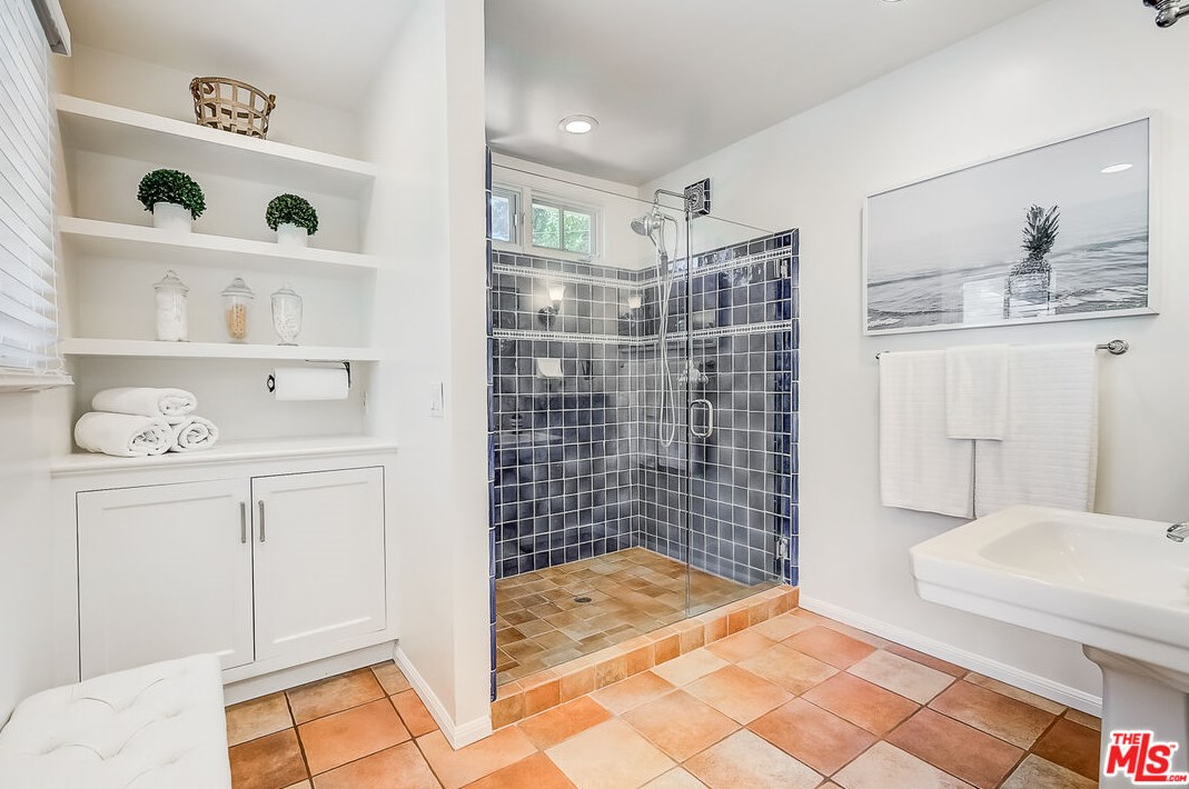 12627 Rose Ave, Los Angeles CA  90066-1519 exterior