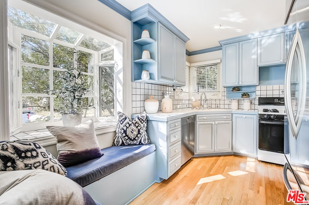 12627 Rose Ave, Los Angeles CA  90066-1519 exterior