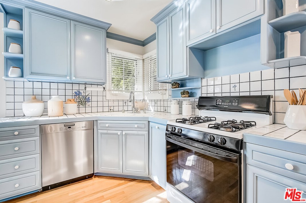 12627 Rose Ave, Los Angeles CA  90066-1519 exterior