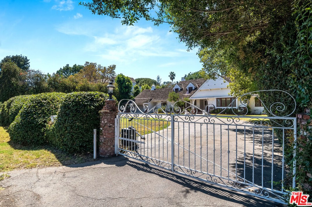 4343 Forman Ave, North Hollywood, CA 91602