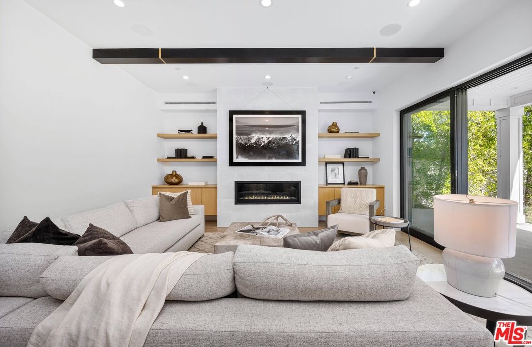 4910 Texhoma Ave, Van Nuys CA  91316-3740 exterior