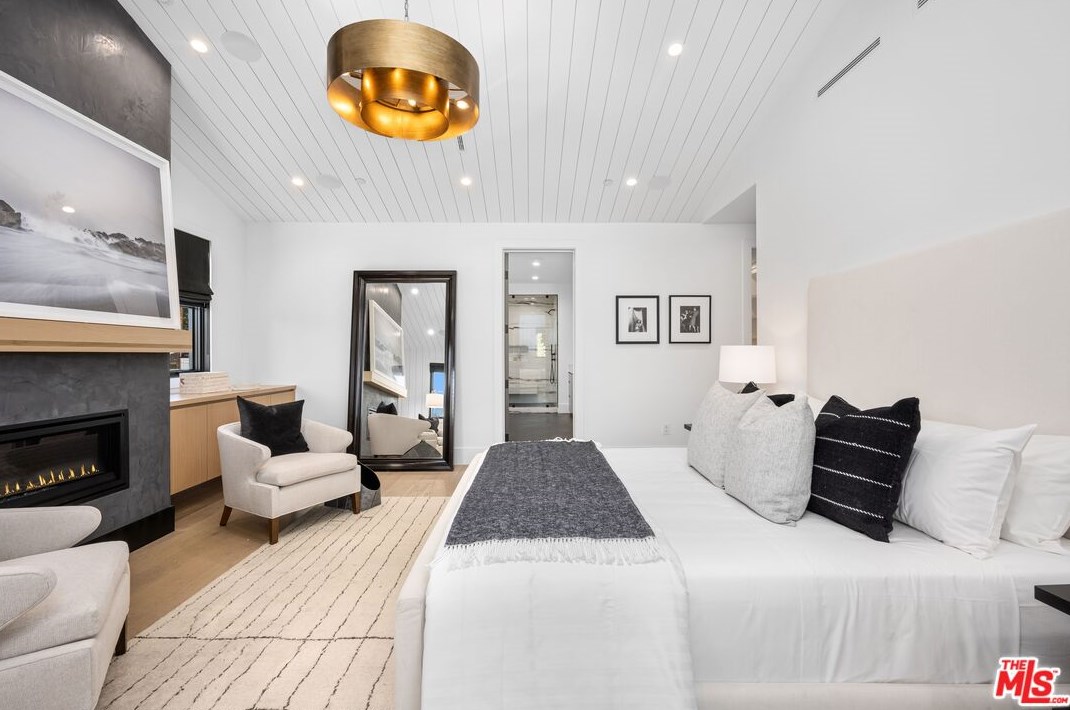 4910 Texhoma Ave, Van Nuys CA  91316-3740 exterior