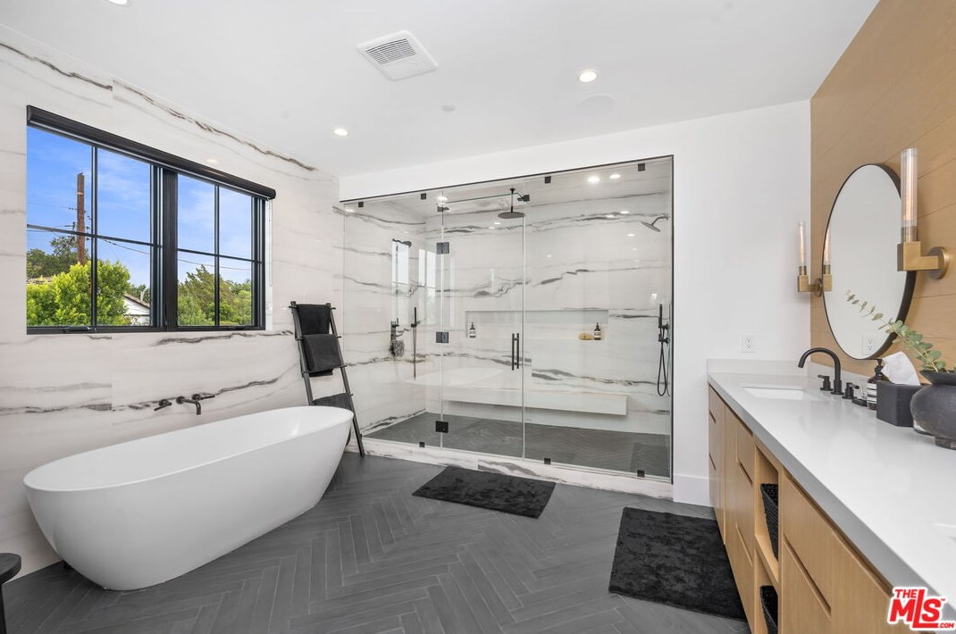 4910 Texhoma Ave, Van Nuys CA  91316-3740 exterior