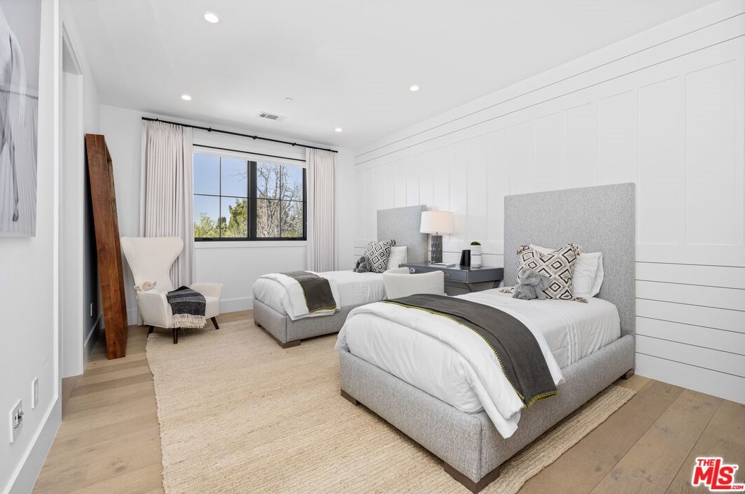 4910 Texhoma Ave, Van Nuys CA  91316-3740 exterior