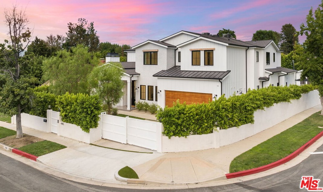 4910 Texhoma Ave, Van Nuys CA  91316-3740 exterior