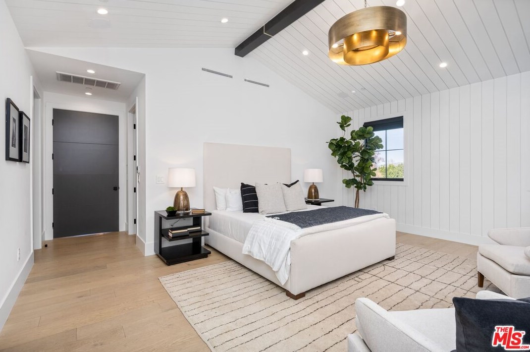 4910 Texhoma Ave, Van Nuys CA  91316-3740 exterior