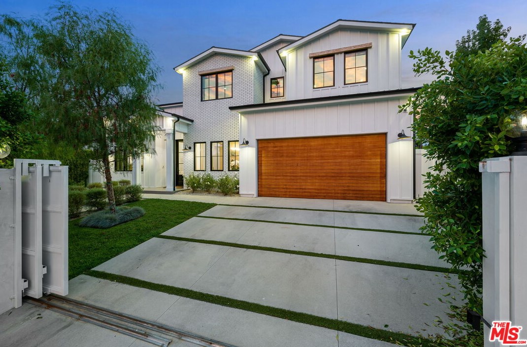 4910 Texhoma Ave, Van Nuys CA  91316-3740 exterior