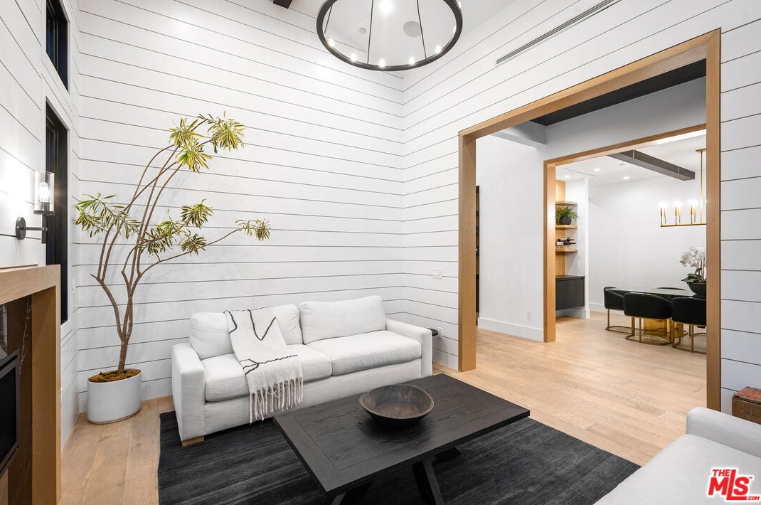 4910 Texhoma Ave, Van Nuys CA  91316-3740 exterior