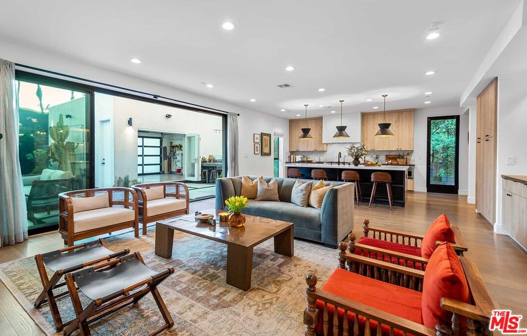 2013 Walgrove Ave, Los Angeles CA  90066-3033 exterior