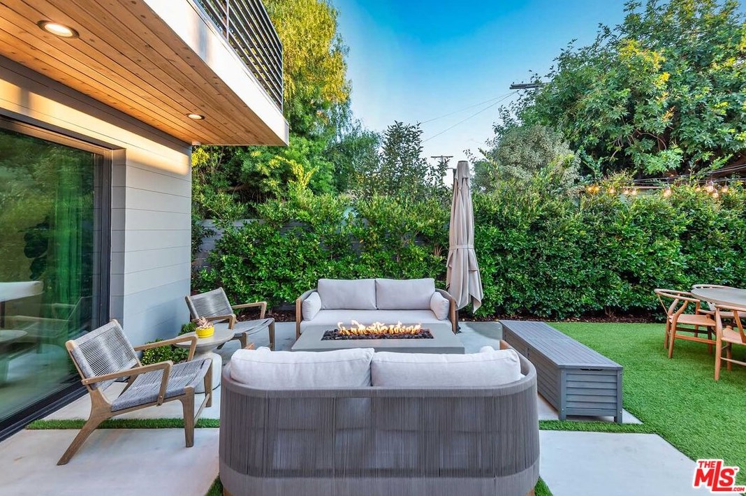 2013 Walgrove Ave, Los Angeles CA  90066-3033 exterior