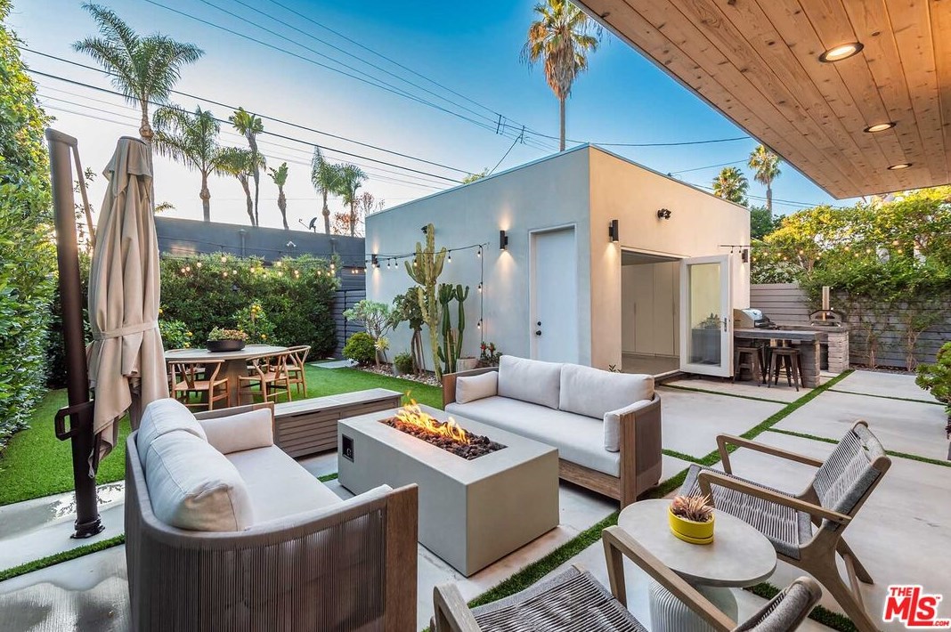 2013 Walgrove Ave, Los Angeles CA  90066-3033 exterior