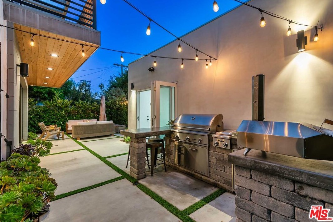 2013 Walgrove Ave, Los Angeles CA  90066-3033 exterior