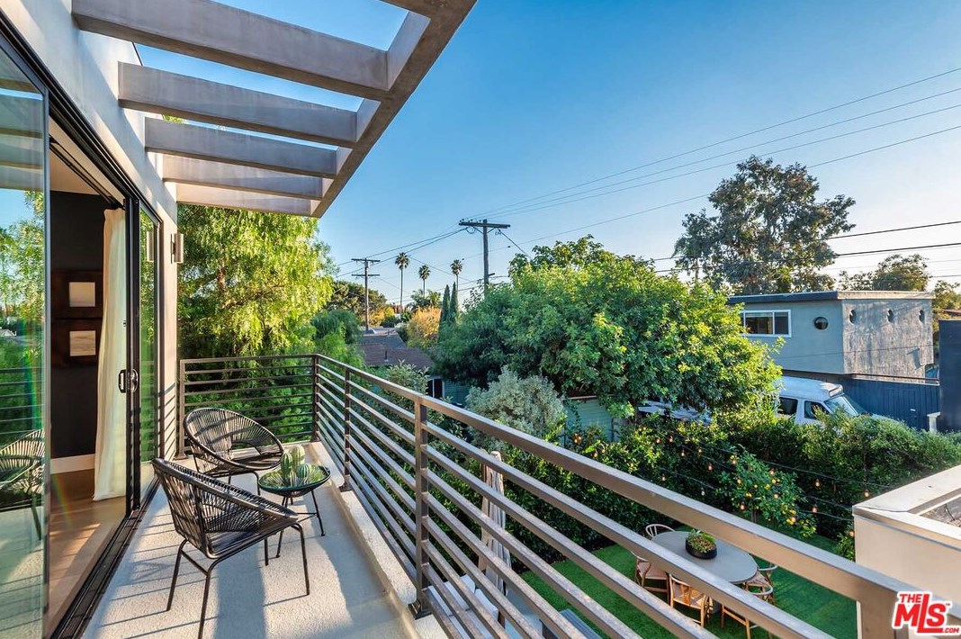 2013 Walgrove Ave, Los Angeles CA  90066-3033 exterior