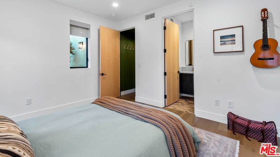 2013 Walgrove Ave, Los Angeles CA  90066-3033 exterior
