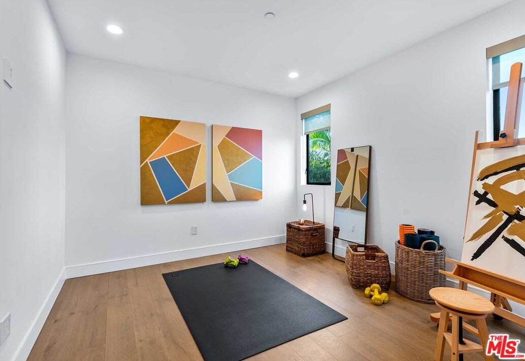 2013 Walgrove Ave, Los Angeles CA  90066-3033 exterior