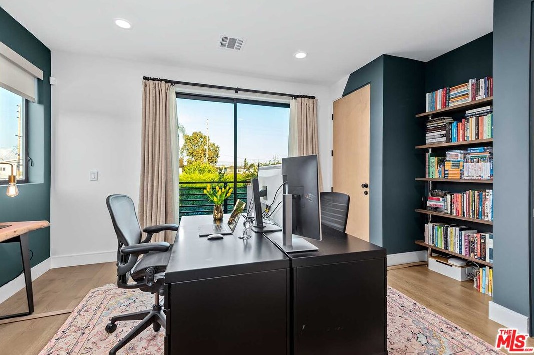2013 Walgrove Ave, Los Angeles CA  90066-3033 exterior
