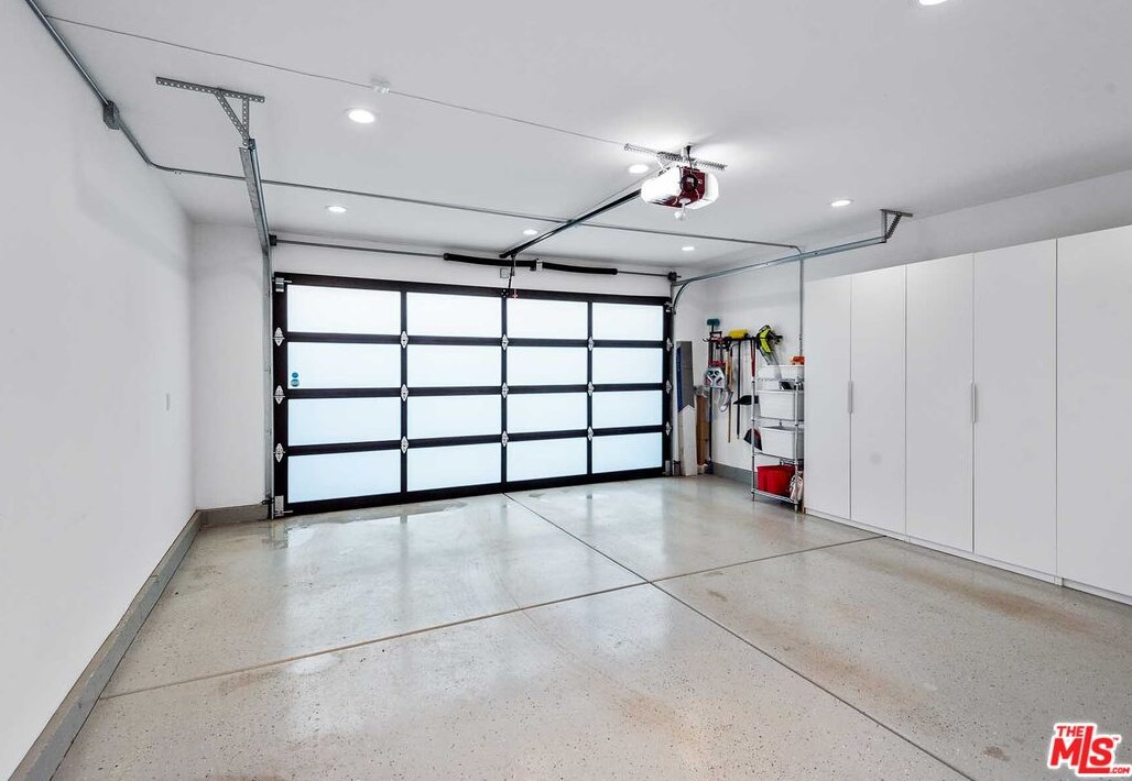 2013 Walgrove Ave, Los Angeles CA  90066-3033 exterior