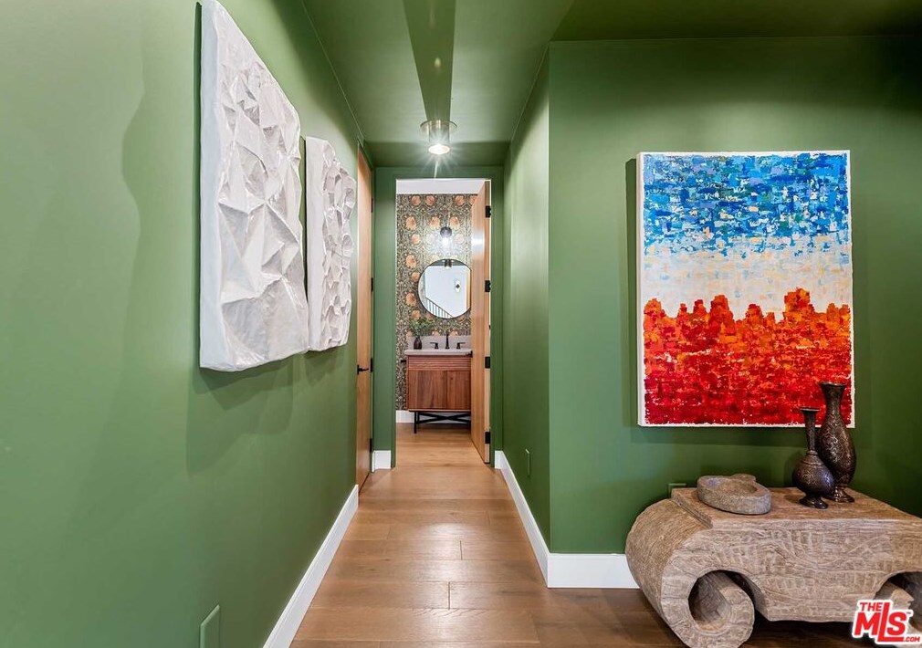 2013 Walgrove Ave, Los Angeles CA  90066-3033 exterior