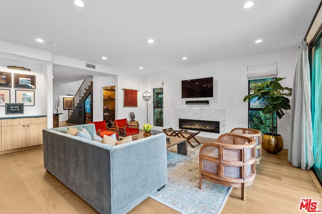 2013 Walgrove Ave, Los Angeles CA  90066-3033 exterior