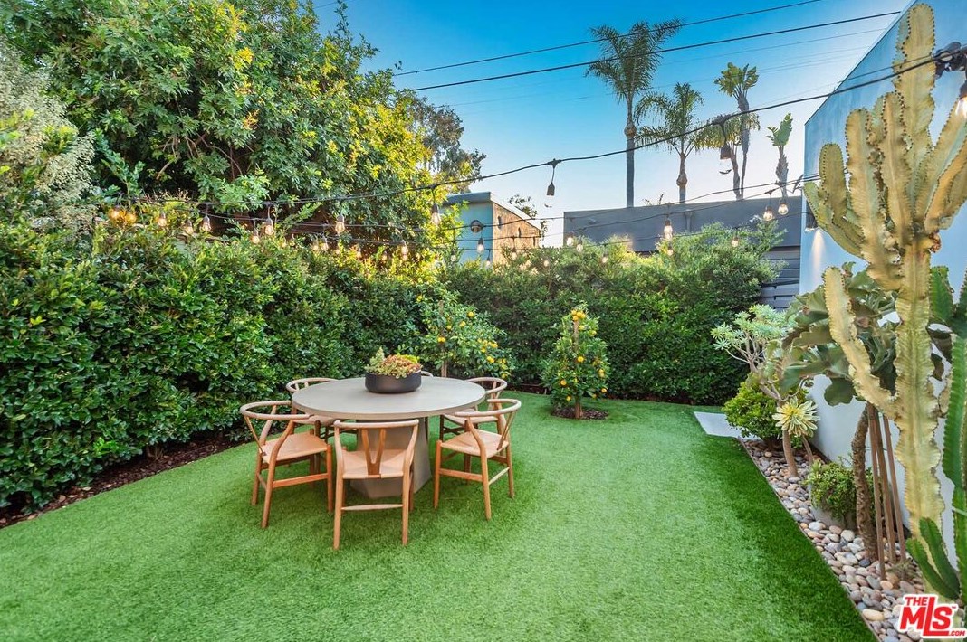 2013 Walgrove Ave, Los Angeles CA  90066-3033 exterior