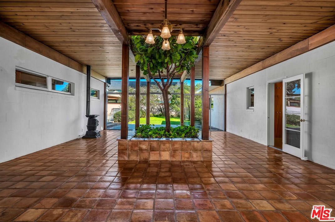 3468 Cabrillo Blvd, Los Angeles CA  90066-1504 exterior