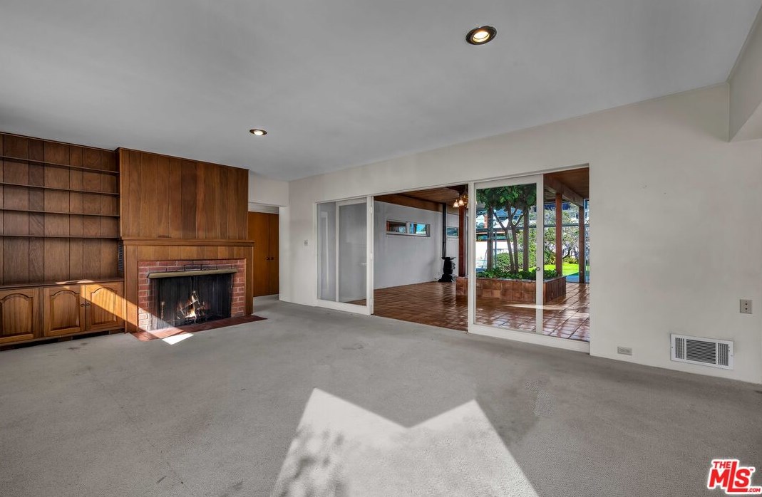 3468 Cabrillo Blvd, Los Angeles CA  90066-1504 exterior