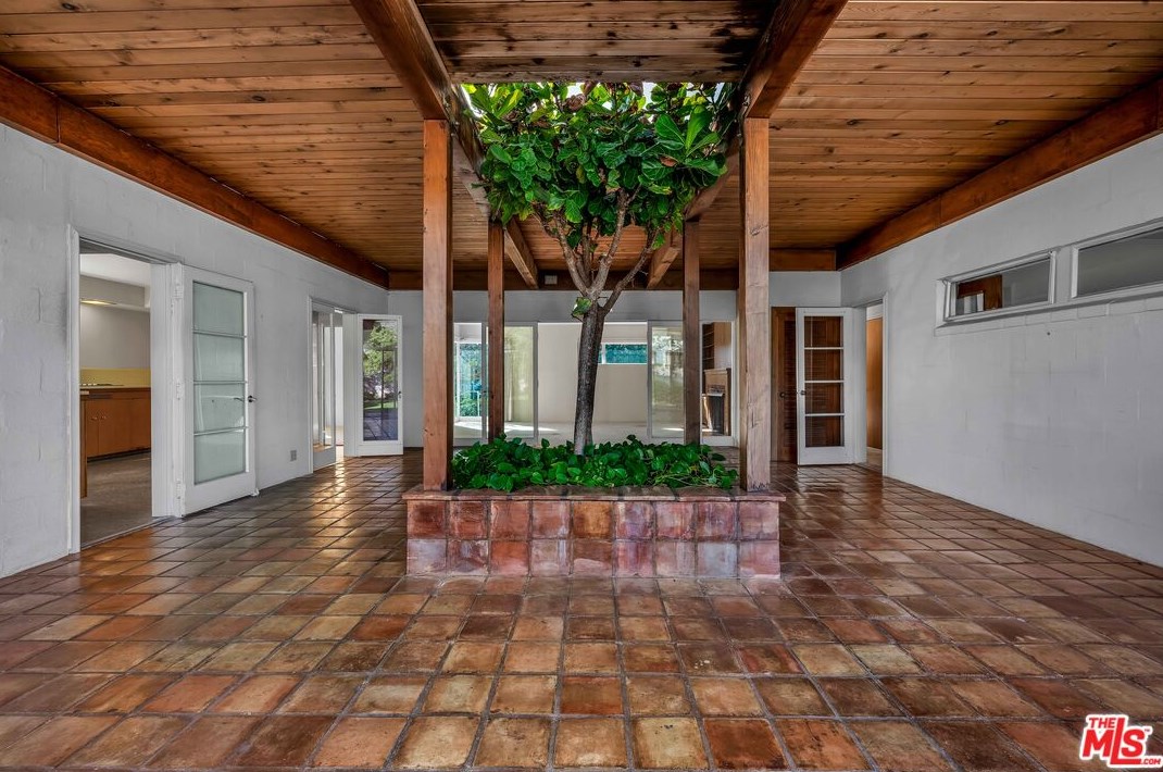 3468 Cabrillo Blvd, Los Angeles CA  90066-1504 exterior