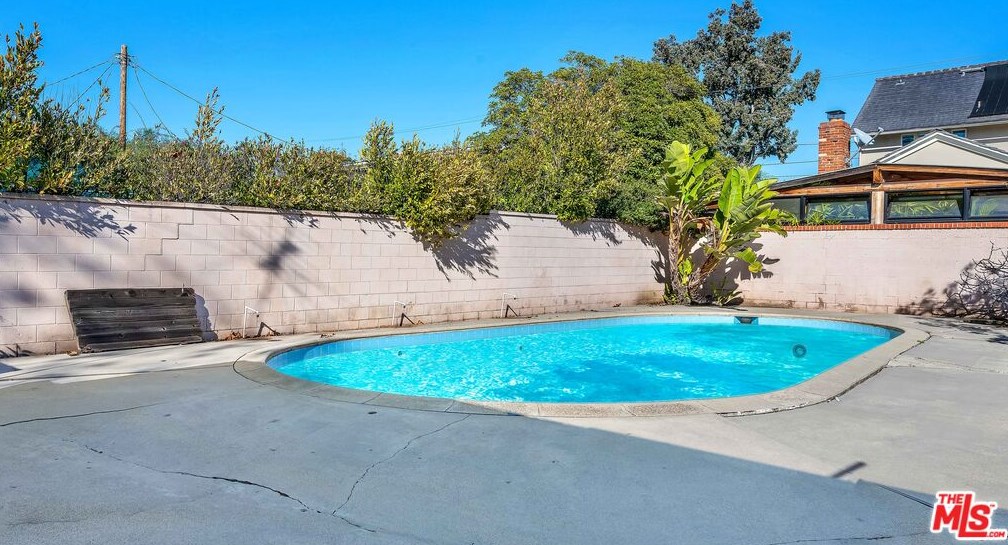 3468 Cabrillo Blvd, Los Angeles CA  90066-1504 exterior