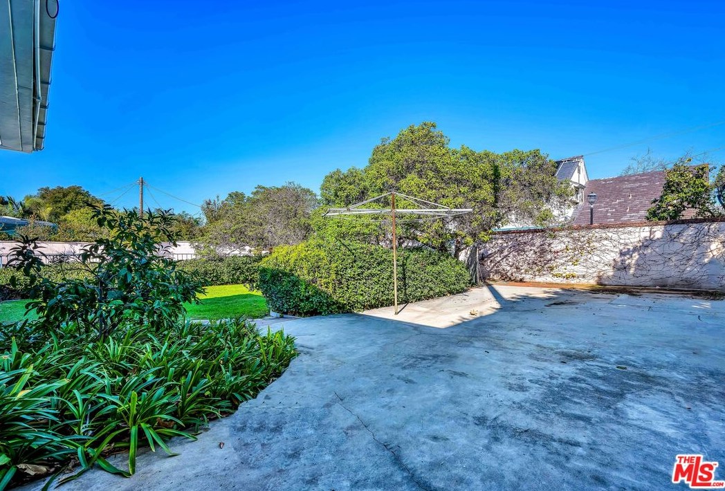 3468 Cabrillo Blvd, Los Angeles CA  90066-1504 exterior