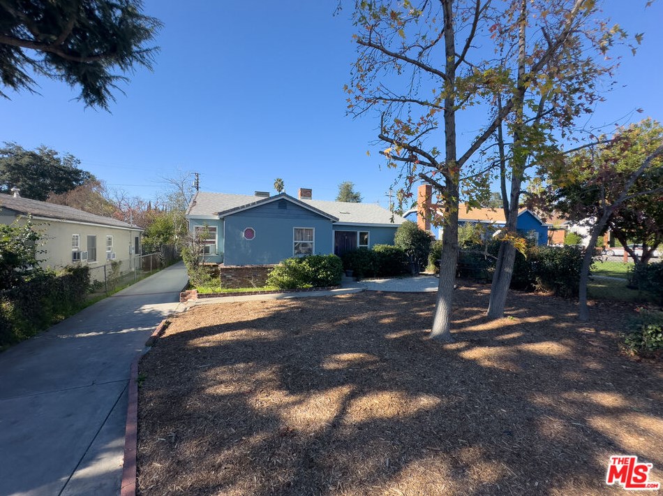 2479 Lincoln Ave, Altadena, CA 91001