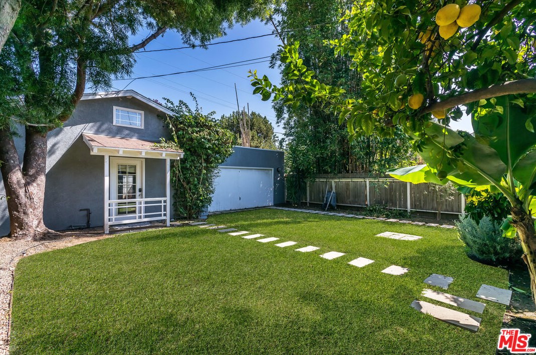 1266 Sycamore Ave, Los Angeles CA  90019-1551 exterior