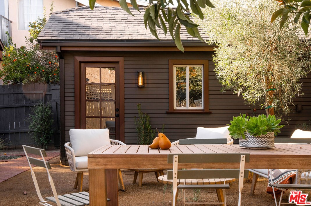 125 Claremont St, Pasadena CA  91103-2637 exterior