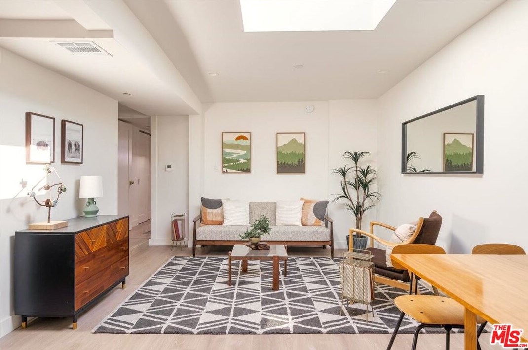 2810 Holt Ave, Los Angeles CA  90034-2511 exterior