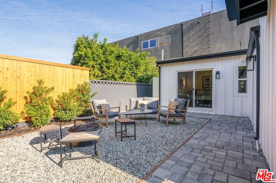 2810 Holt Ave, Los Angeles CA  90034-2511 exterior