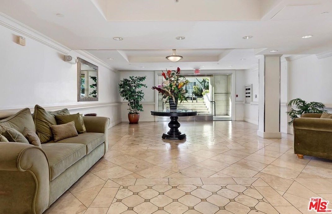 1450 Beverly Dr, Los Angeles CA  90035-3075 exterior