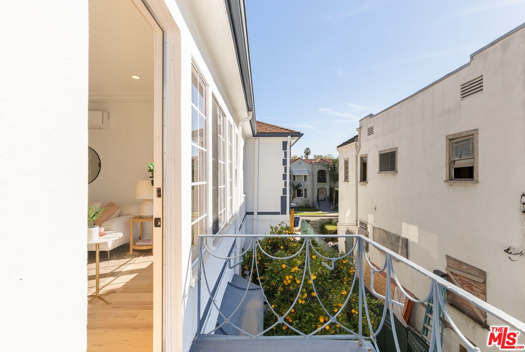 445 Sierra Bonita Ave, Los Angeles CA  90036-2427 exterior