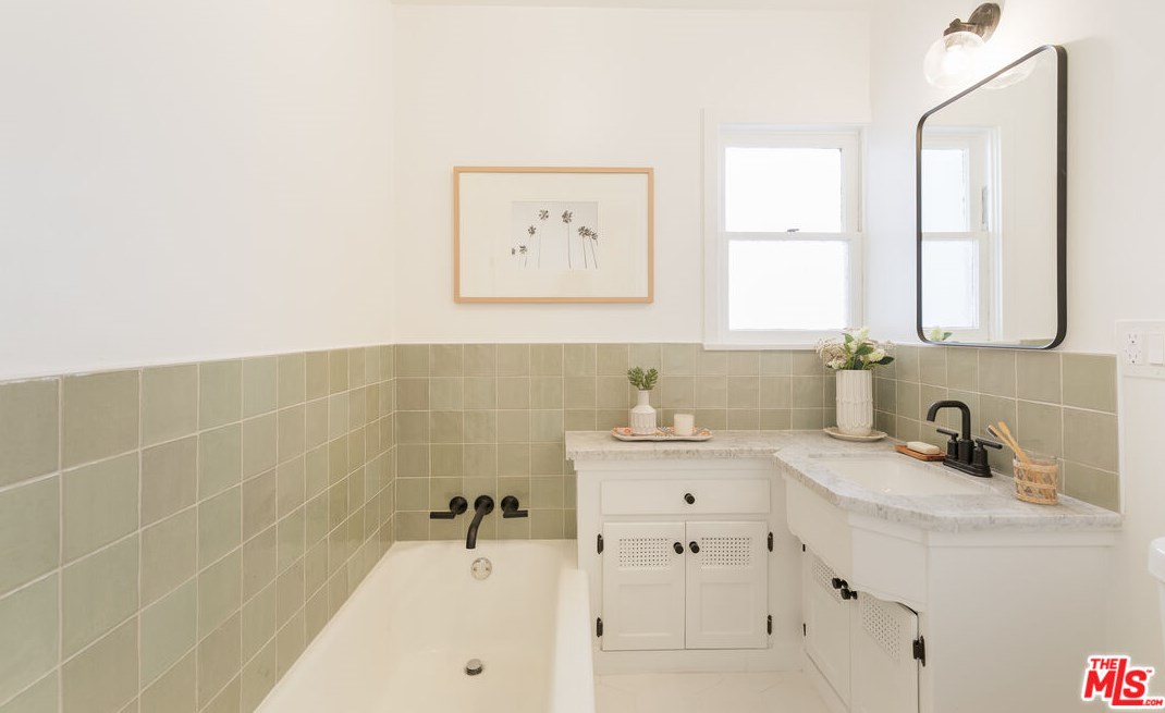445 Sierra Bonita Ave, Los Angeles CA  90036-2427 exterior