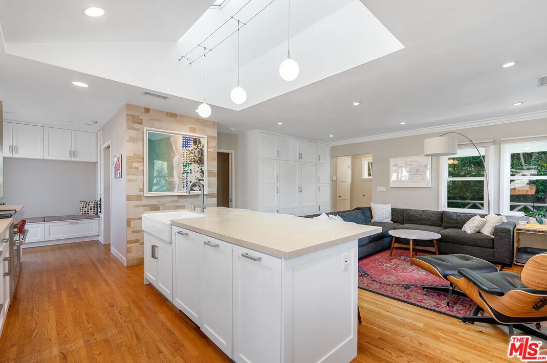 9408 Kramerwood Pl, Los Angeles CA  90034-2349 exterior