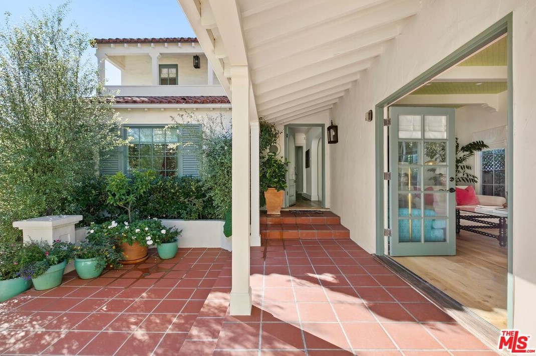 1711 Ensley Ave, Los Angeles, CA 90024-5328