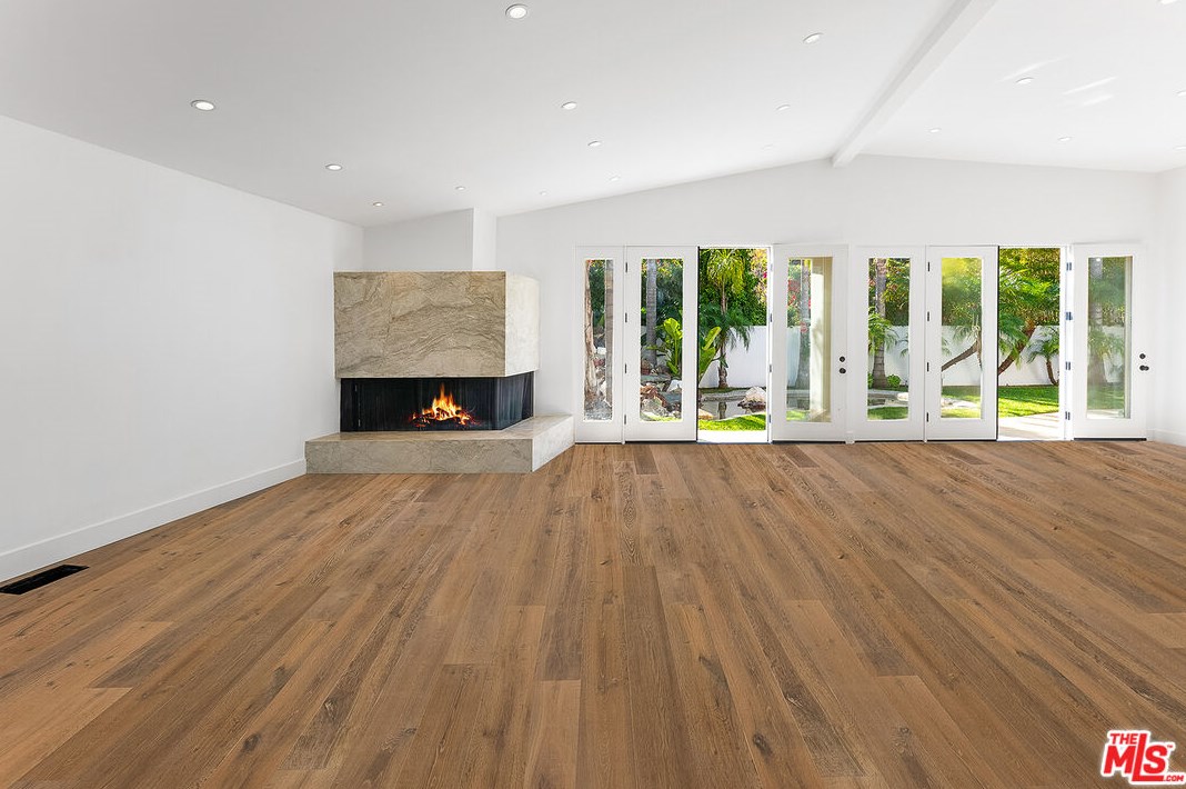 761 Bundy Dr, Los Angeles CA  90049-2340 exterior
