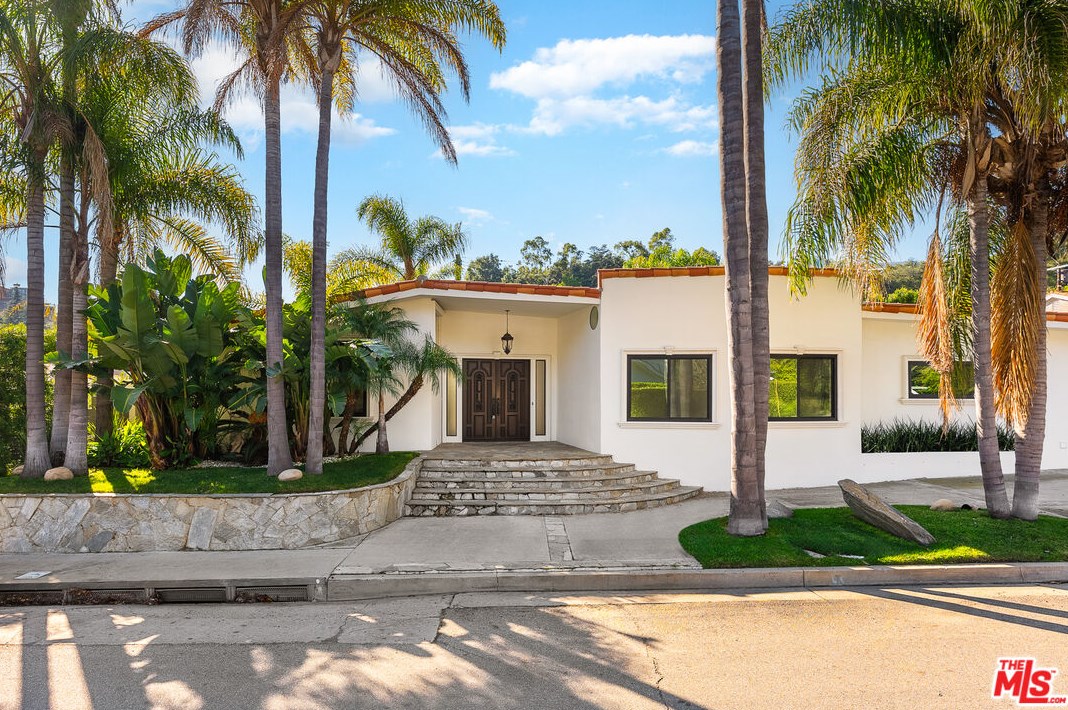 761 N Bundy Dr, Los Angeles, CA 90049